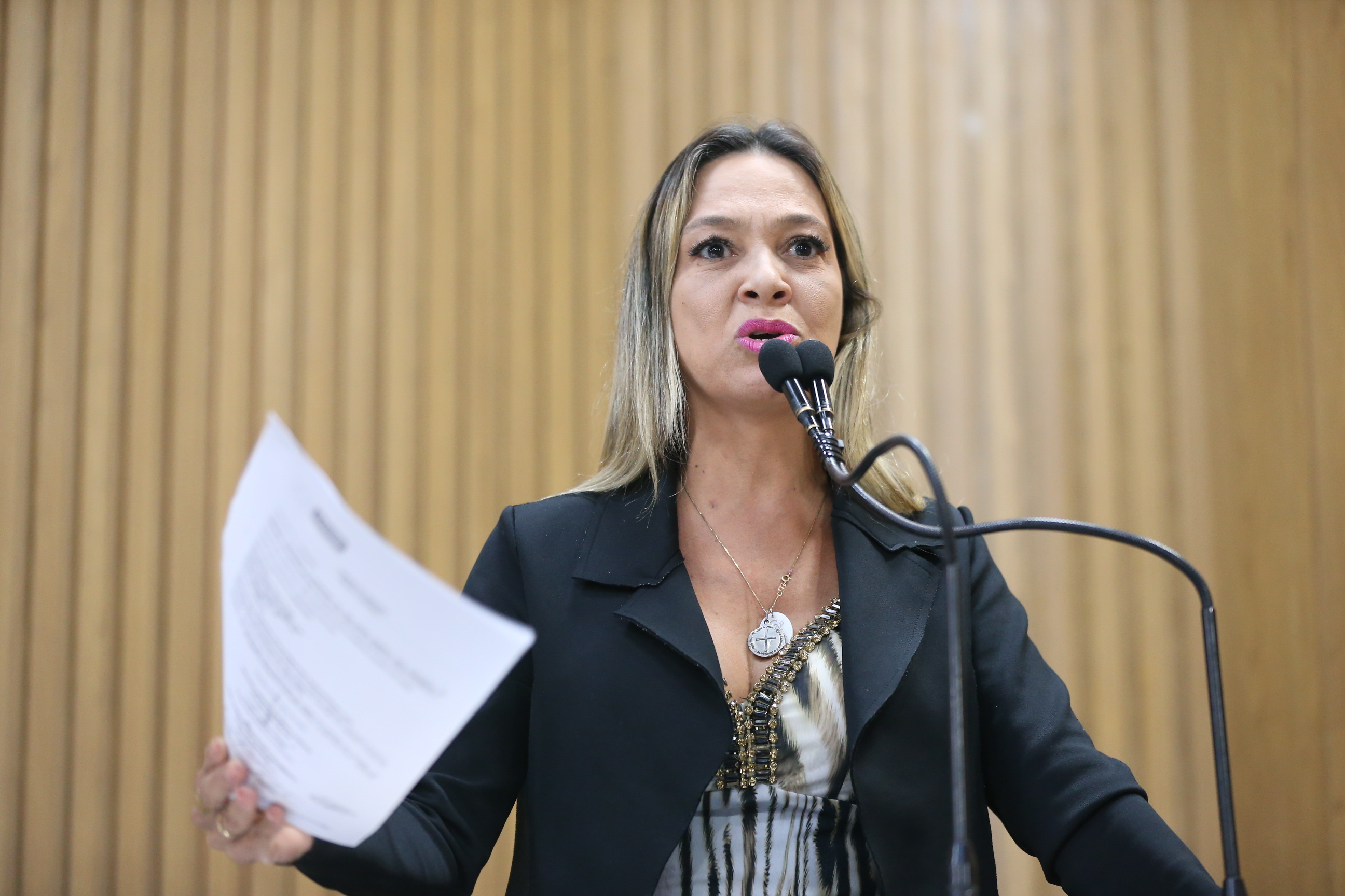 Sheyla denuncia demora no atendimento e falta de profissionais no Hospital da Criança