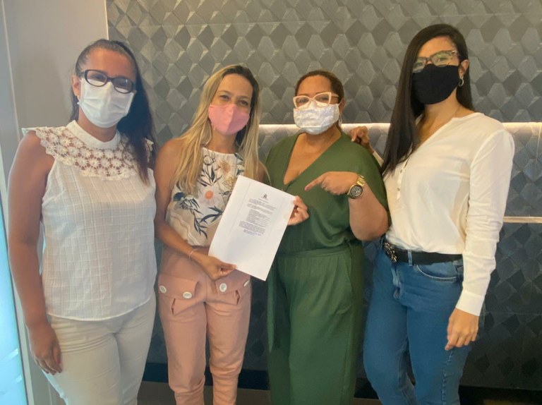 Sheyla Galba assina compromisso e coloca mandato à disposição do Mulheres do Brasil