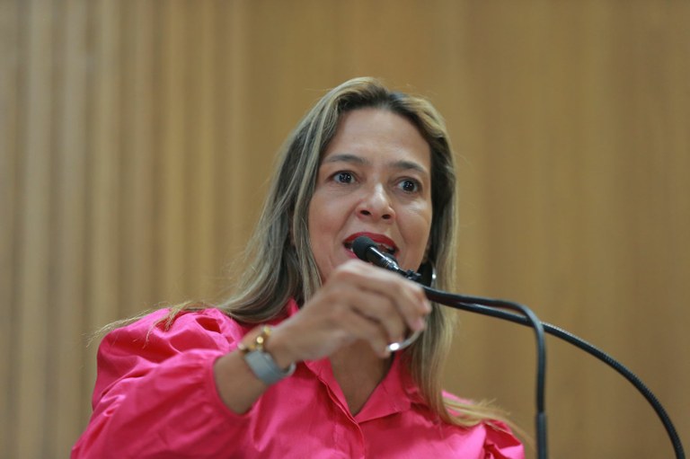 Sheyla Galba questiona contrato milionário de locação de imóvel feito pelo Município de Aracaju