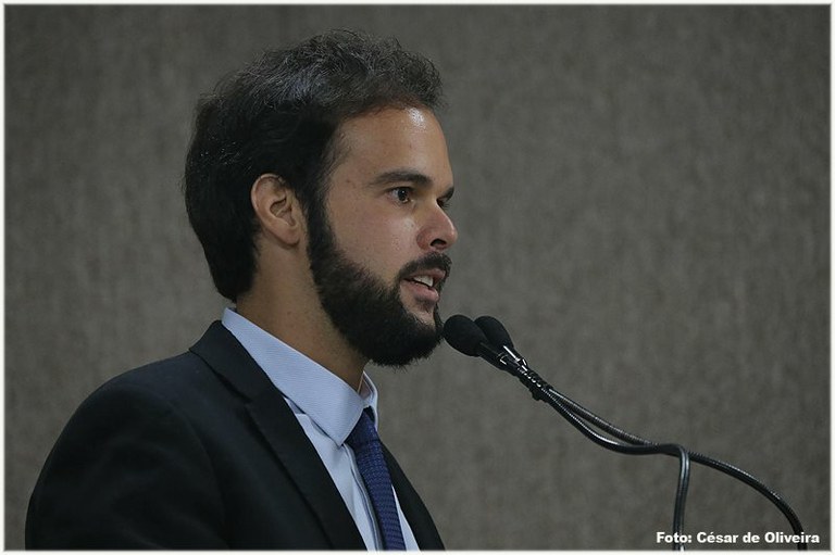 SMTT atende pedido de Thiaguinho e revitaliza faixas de pedestres no Siqueira Campos