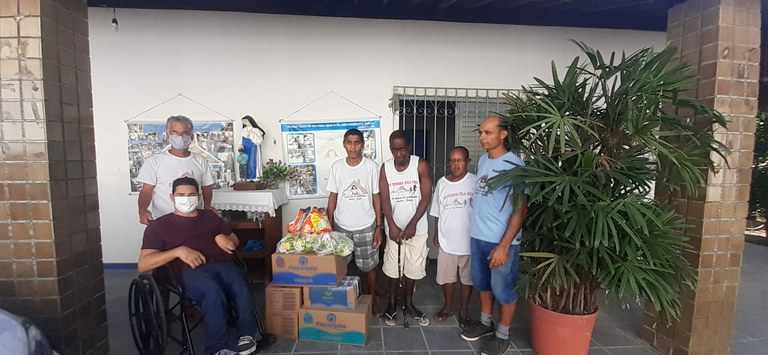 Solidariedade: Seu Marcos faz distribuição de leite em pó arrecadado em seu aniversário virtual