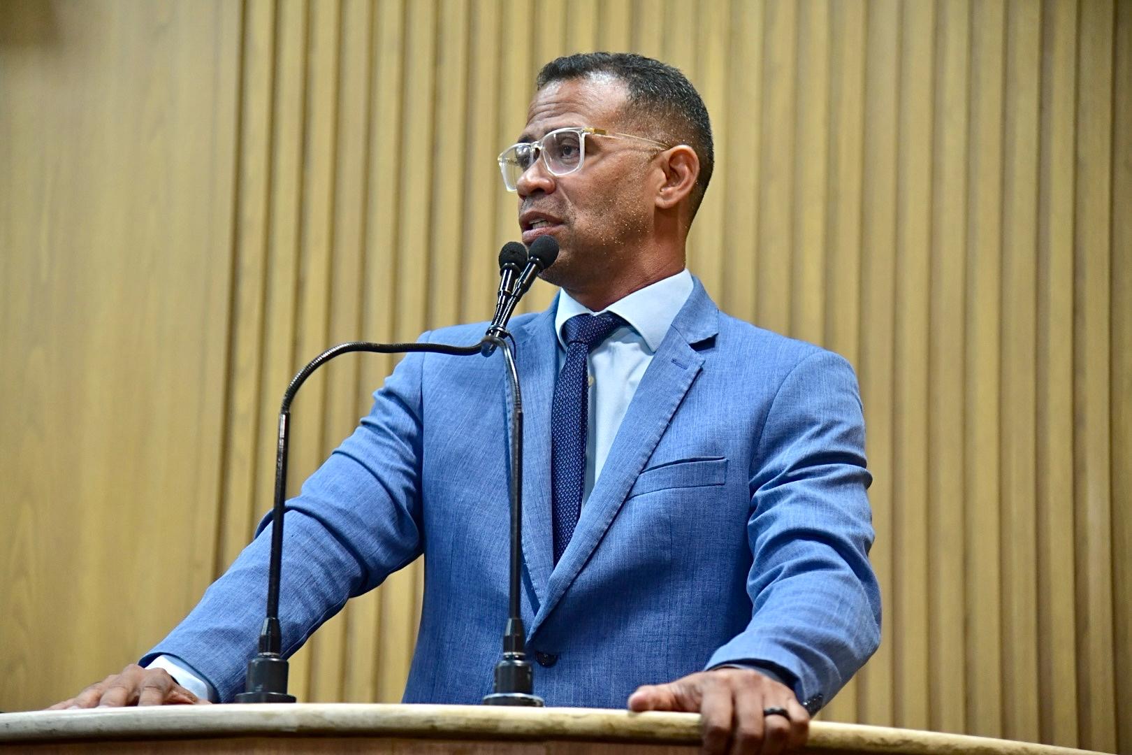 "Solidarizo-me com esta família, assim como todas as famílias que são vítimas do capacitismo ", declara Sargento Byron