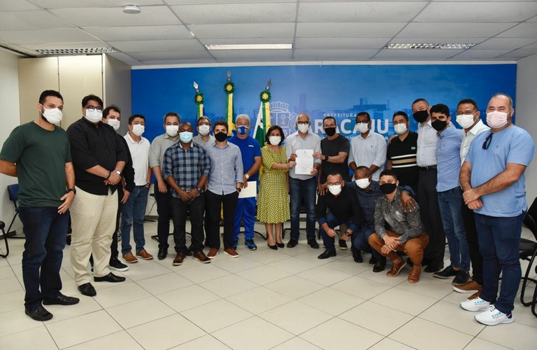 Soneca apoia lei que ajuda professores na compra de computadores e plano de internet