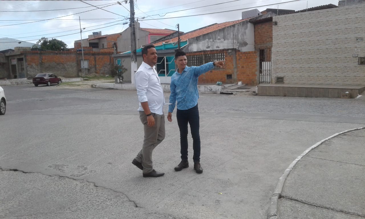 Soneca e diretor da SMTT discutem melhorias para o trânsito da região do Olaria