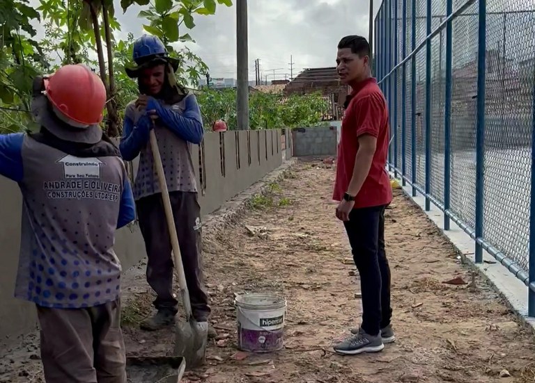 Soneca fiscaliza obras da Praça João Paulo II, no bairro São Carlos