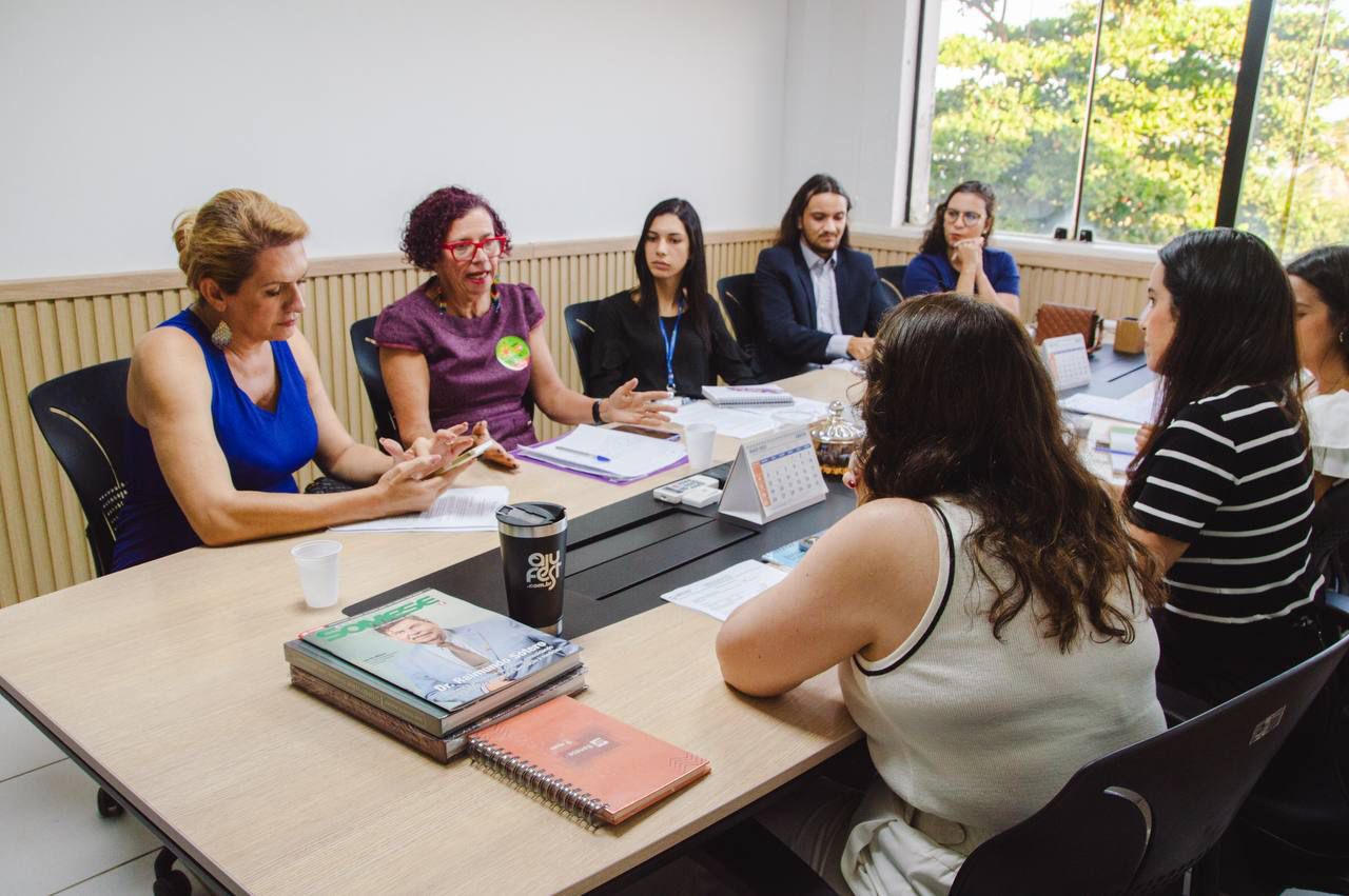 Sonia Meire cobra demandas da população em reunião na Secretaria Municipal de Saúde