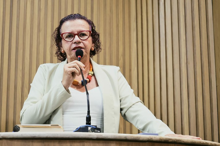  Sonia Meire critica gestão de organização social no Fernando Franco 