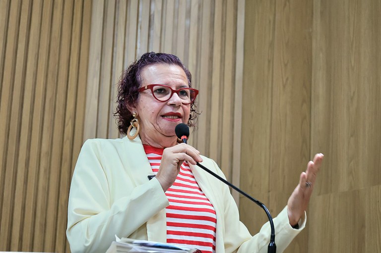 Sonia Meire denuncia mais uma vez problemas no Fernando Franco 