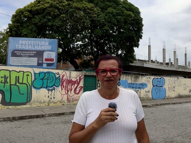 Sonia Meire visita escolas em reforma e aponta problemas em obras