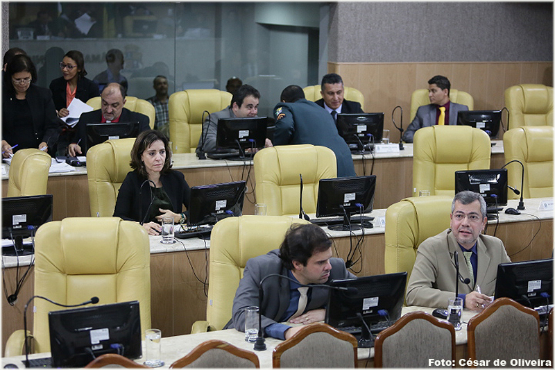 Parlamentares analisaram 111 proposituras nesta terça-feira