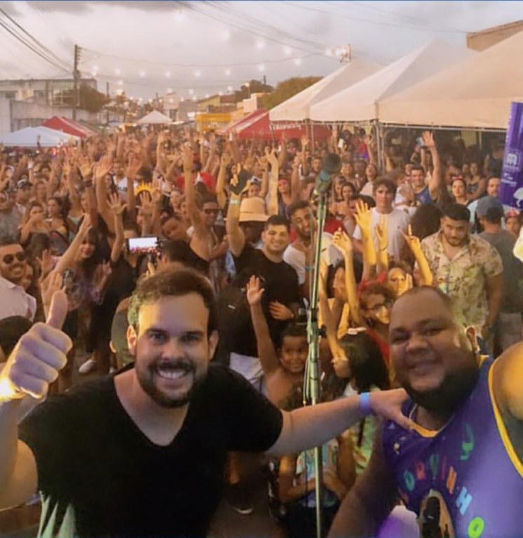 Thiaguinho apoia Bloquinho Tenda do Sopa no Cirurgia