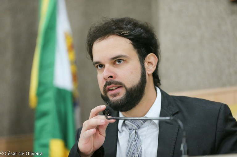Thiaguinho assume como presidente interino da Câmara
