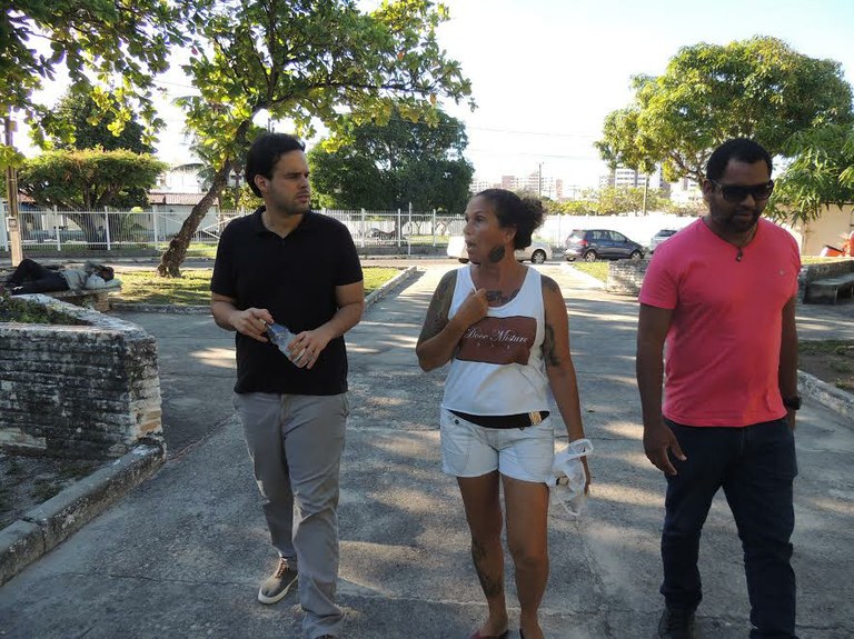 Thiaguinho Batalha cobra reforma de praça no Leite Neto