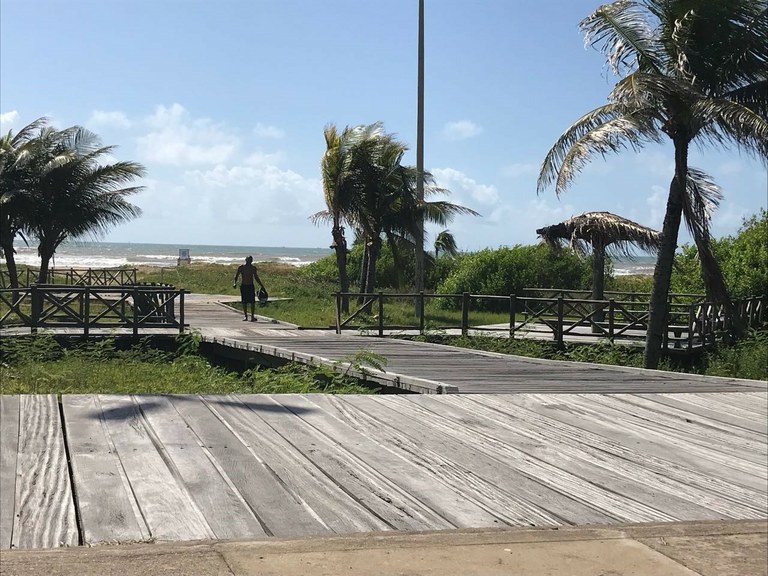 Thiaguinho Batalha comemora revitalização do deck do banho doce