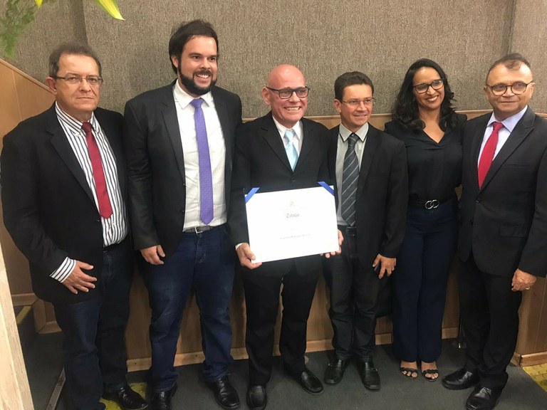 Thiaguinho Batalha concede título de Cidadão Aracajuano ao cinegrafista Reginaldo Rodrigues