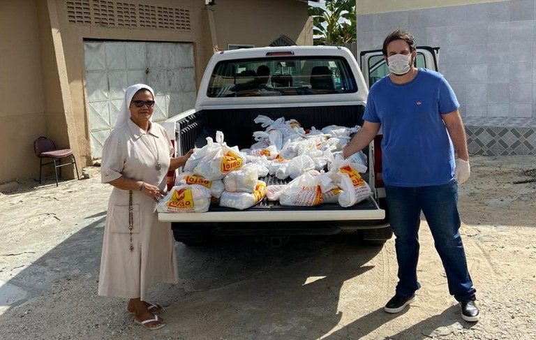 Thiaguinho Batalha faz doações para a população e disponibiliza testes do coronavírus