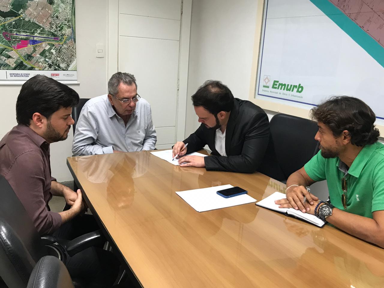 Thiaguinho Batalha leva demandas da população para a Emurb