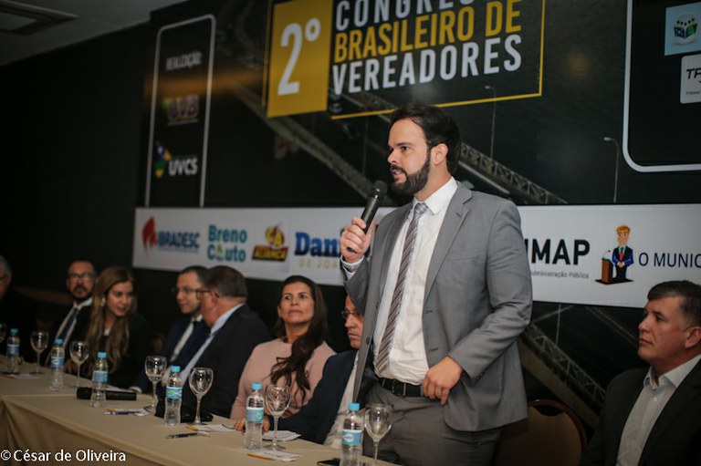 Thiaguinho Batalha participa de abertura de 2° Congresso Brasileiro de Vereadores