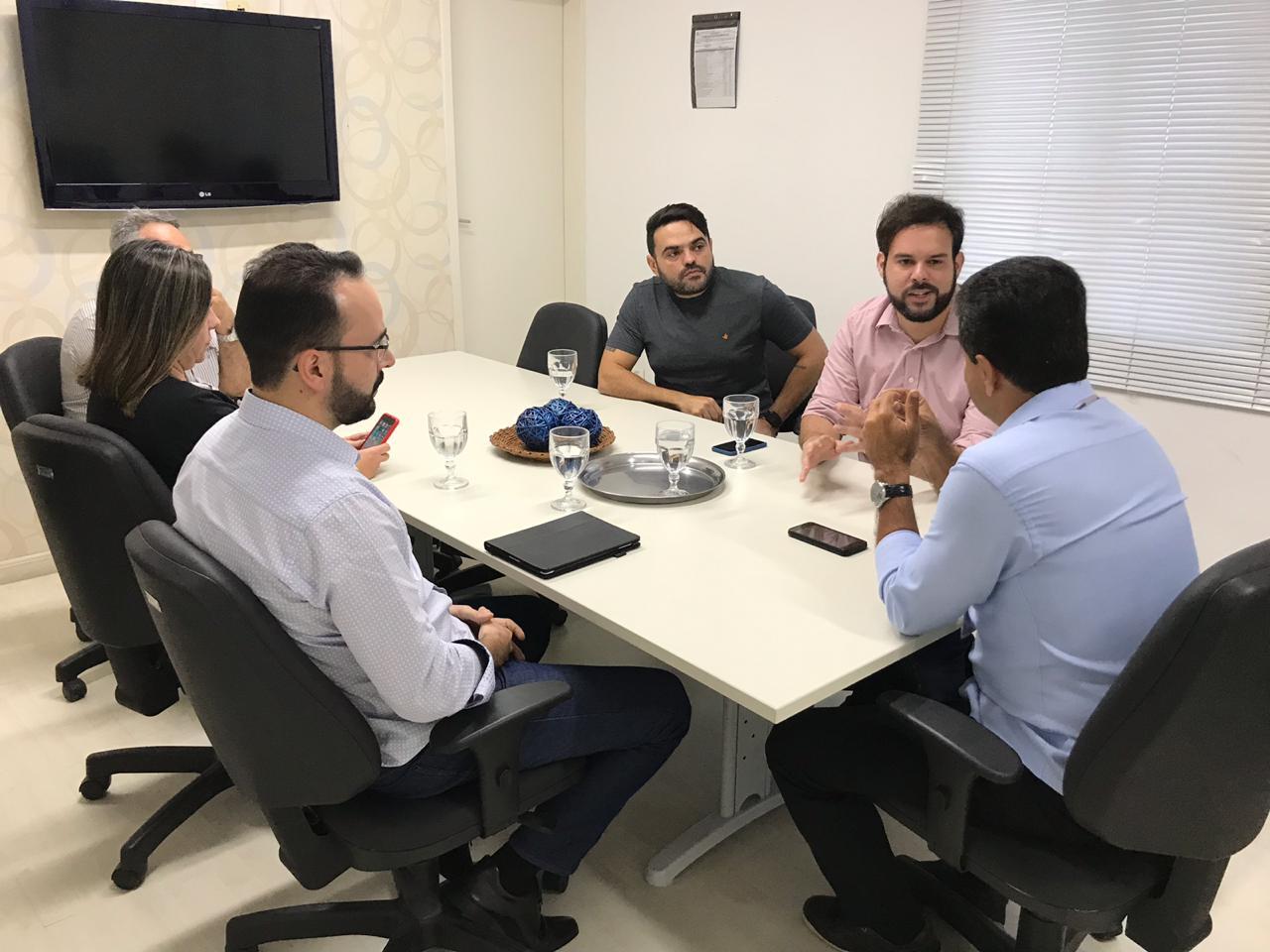 Thiaguinho Batalha se reúne com Emsurb e empresários para discutir a taxa de fachadas