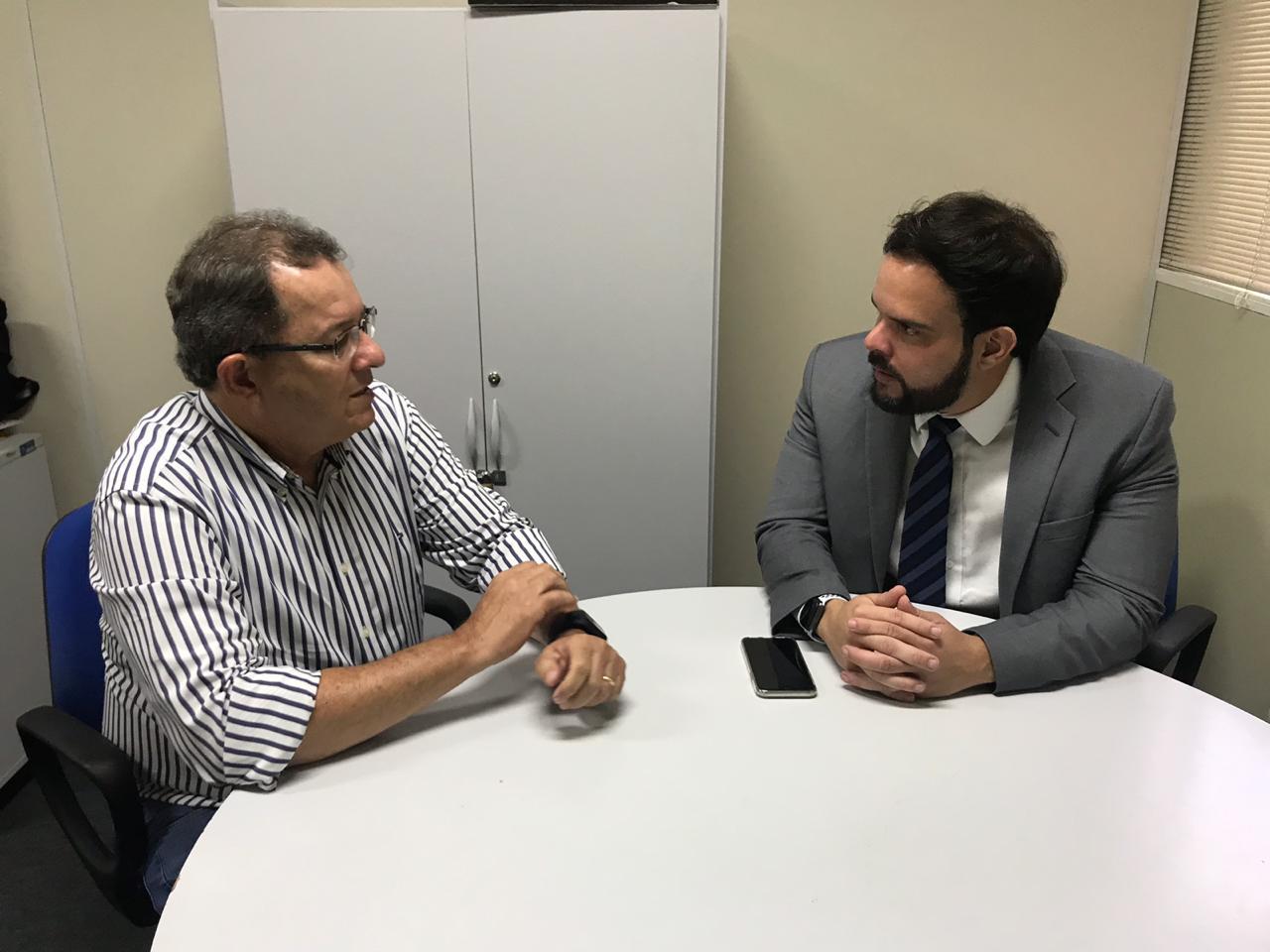 Thiaguinho Batalha se reúne para tratar do concurso da Câmara