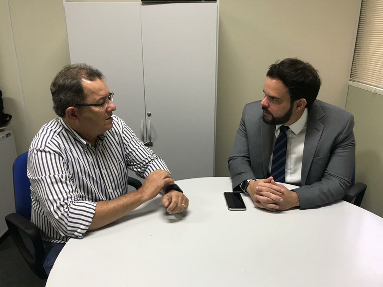 Thiaguinho Batalha se reúne para tratar do concurso da Câmara