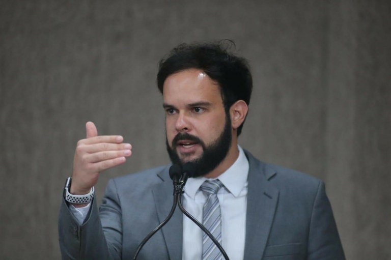 Thiaguinho Batalha soma esforços para diminuir transtornos da maior alta da maré de 2019