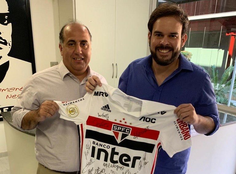 Thiaguinho Batalha visita SPFC e busca parceria