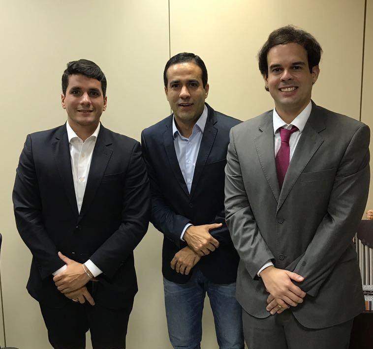 Thiaguinho é recebido pelo vice-prefeito de Salvador