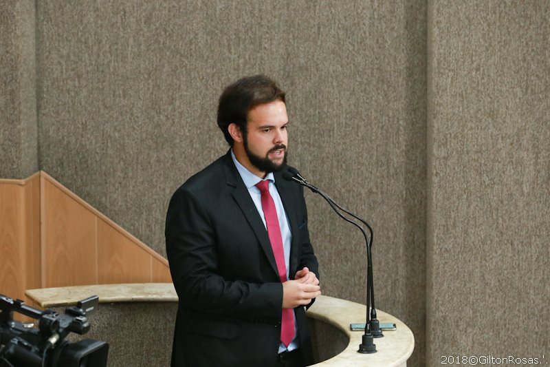 Thiaguinho enaltece a entrega de escrituras aos moradores do São Carlos realizada pela Prefeitura de Aracaju