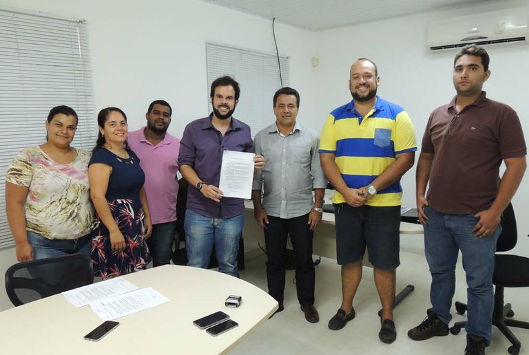 Thiaguinho leva comerciantes para a Emsurb