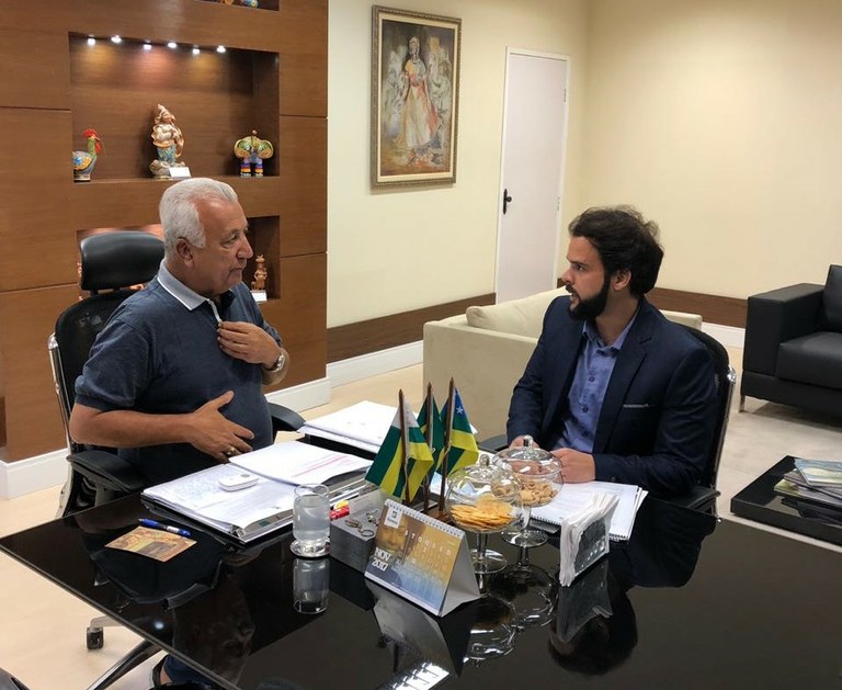 Thiaguinho pede ao governador mais benefícios para Aracaju