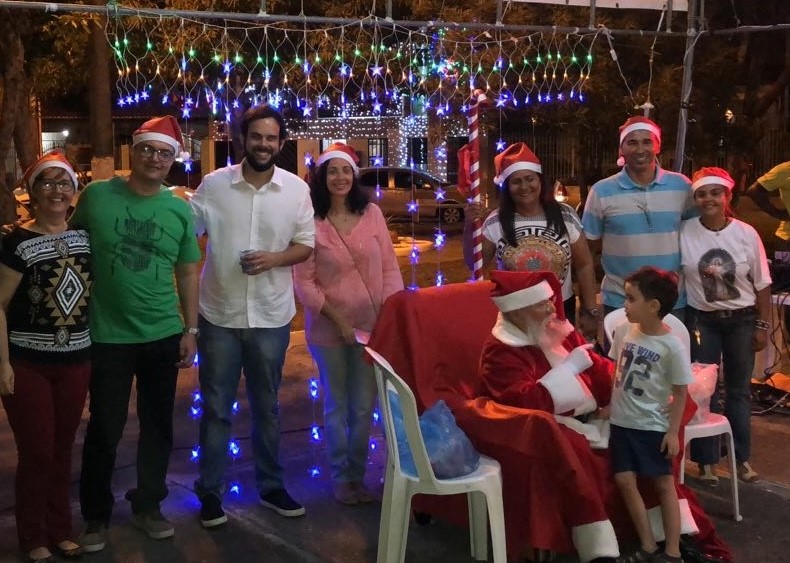 Thiaguinho prestigia lançamento da iluminação natalina do Leite Neto