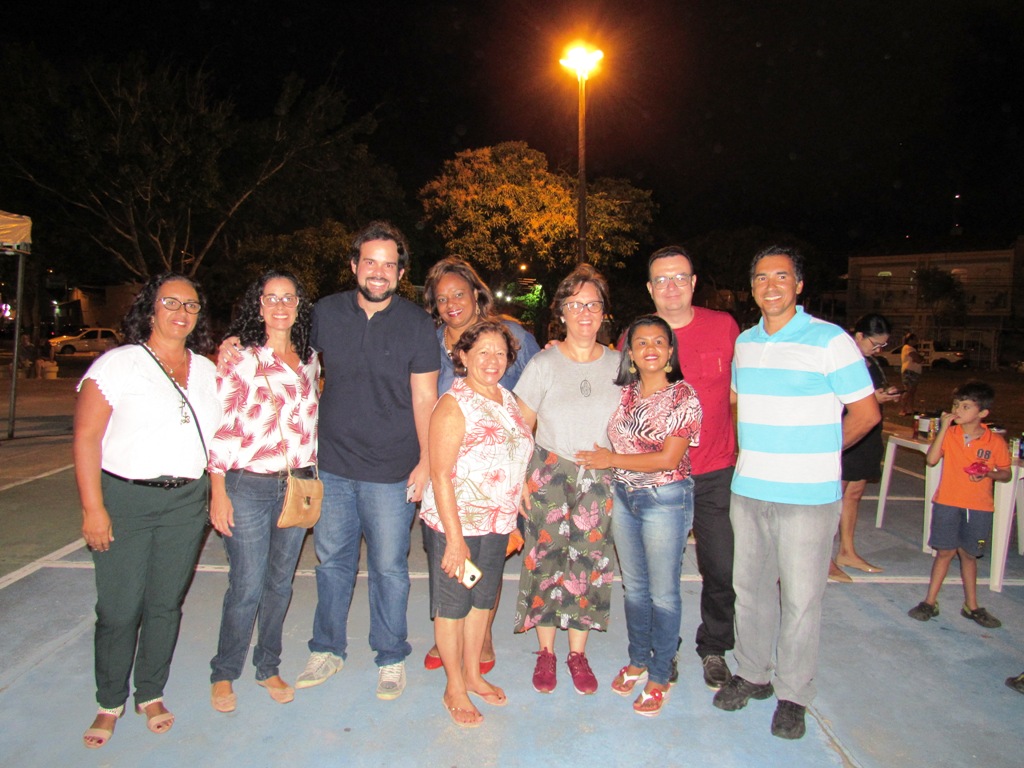 Thiaguinho prestigia Natal na Praça no conjunto Leite Neto