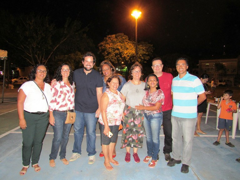 Thiaguinho prestigia Natal na Praça no conjunto Leite Neto