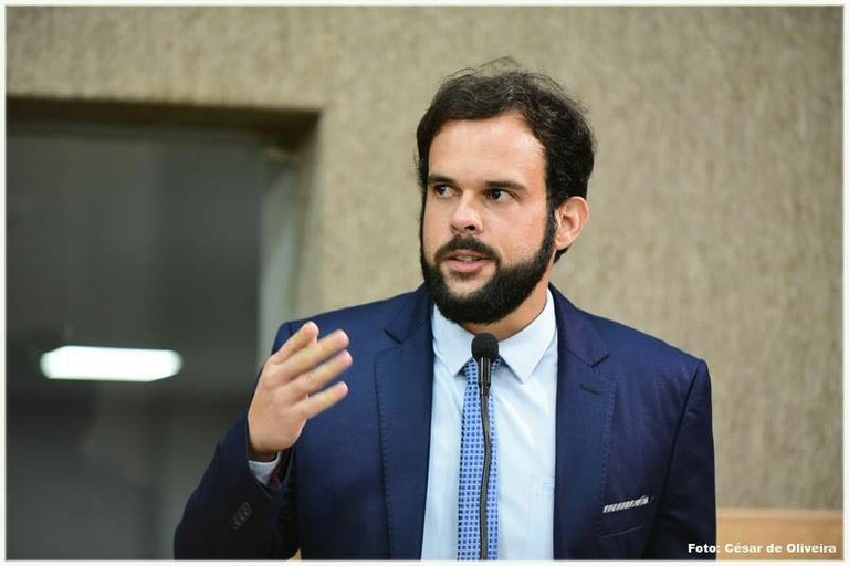 Thiaguinho quer redutor de velocidade e sinalização na avenida Heráclito Rollemberg 