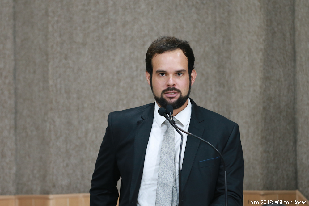 Thiaguinho ressalta a importância do Outubro Rosa