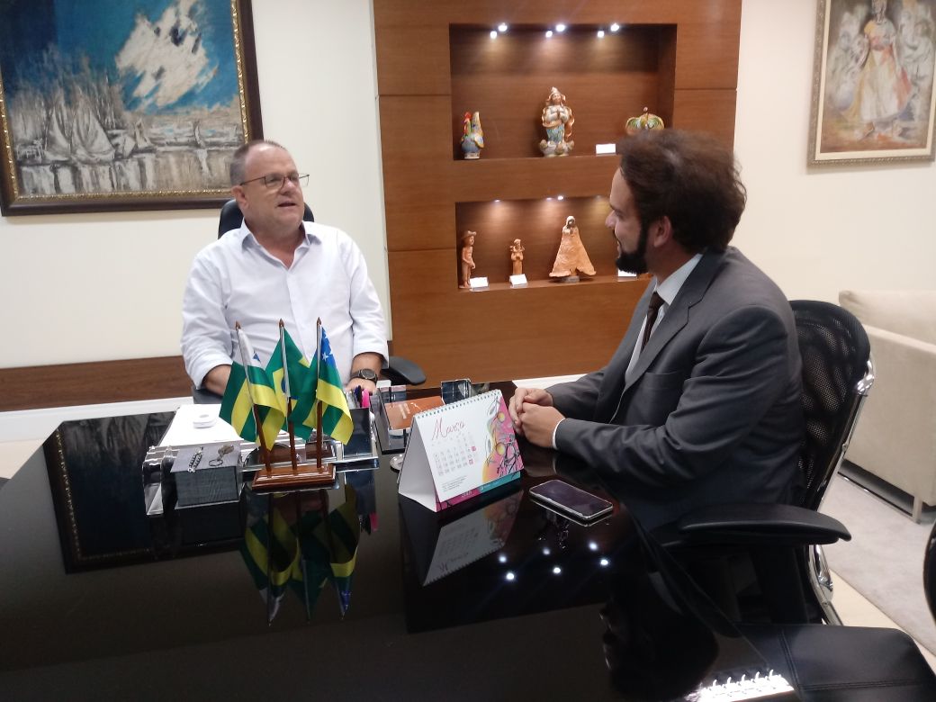 Thiaguinho vai ao governador em busca de apoio para projetos e informações sobre obras