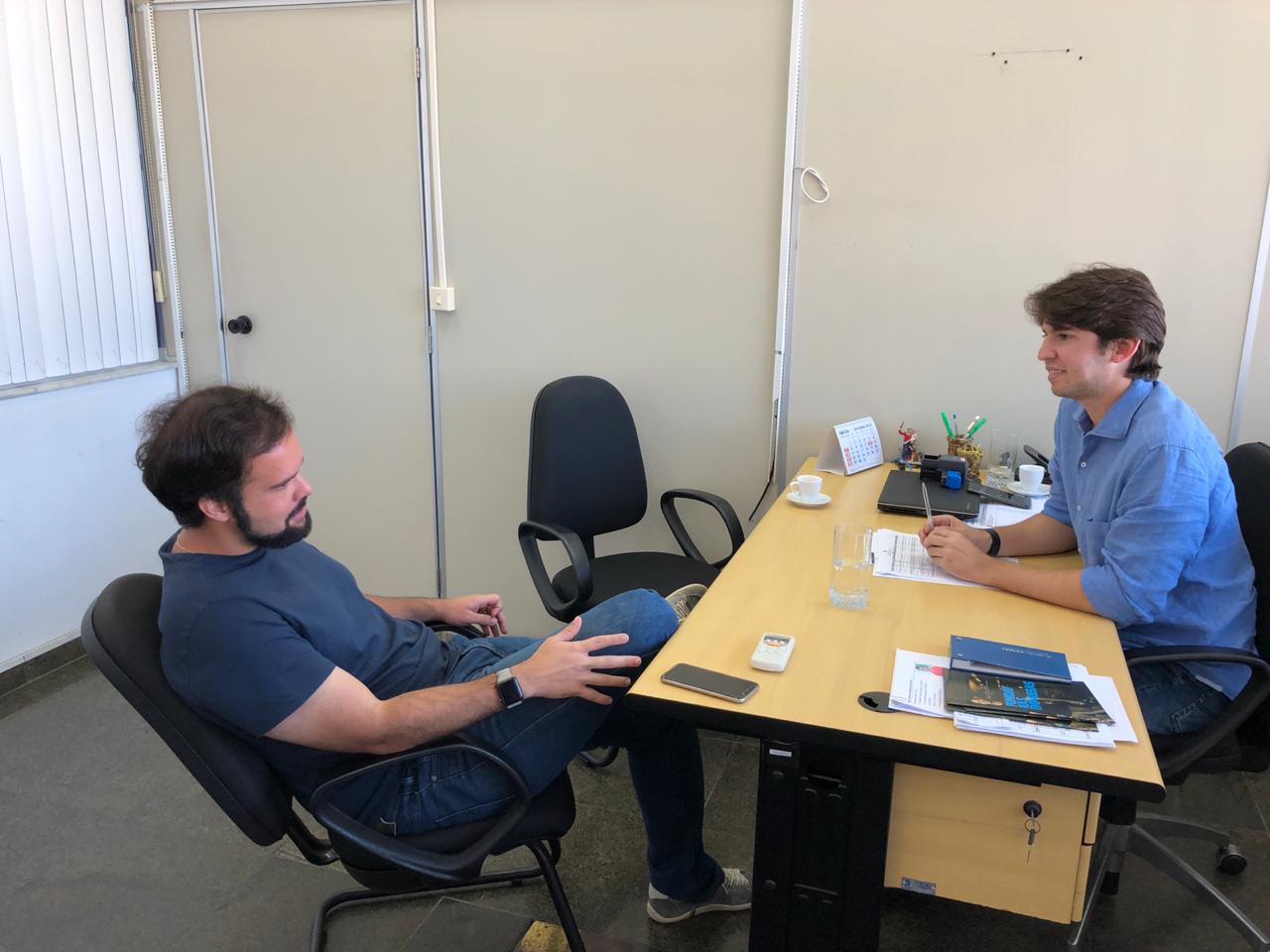 Thiaguinho visita sede da Fundat