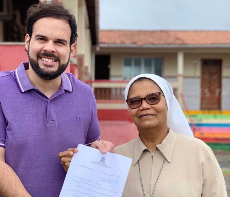 Título de Cidadão Aracajuano para Irmã Mabel, oferecido por Thiaguinho Batalha, é aprovado na CMA