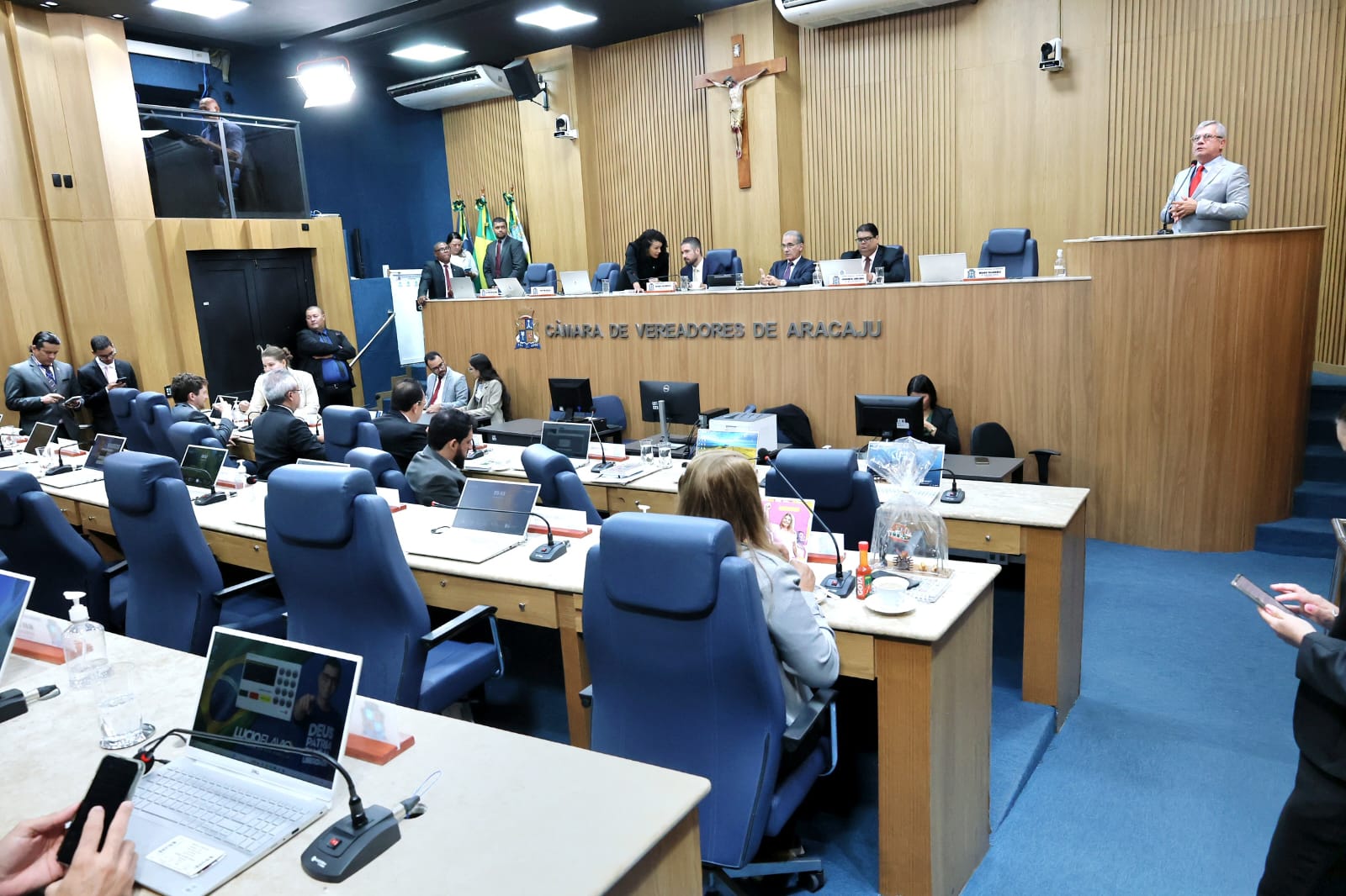 Durante Pequeno Expediente, vereadores discutem transparência, proteção a pessoas com deficiência e impasse na Zona de Expansão
