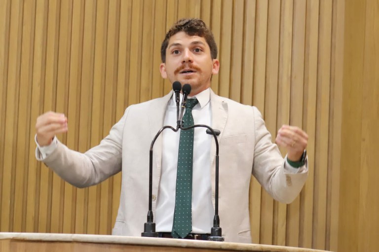 Transporte complementar: “Precisamos lutar pela regulamentação da categoria”, afirma Breno Garibalde