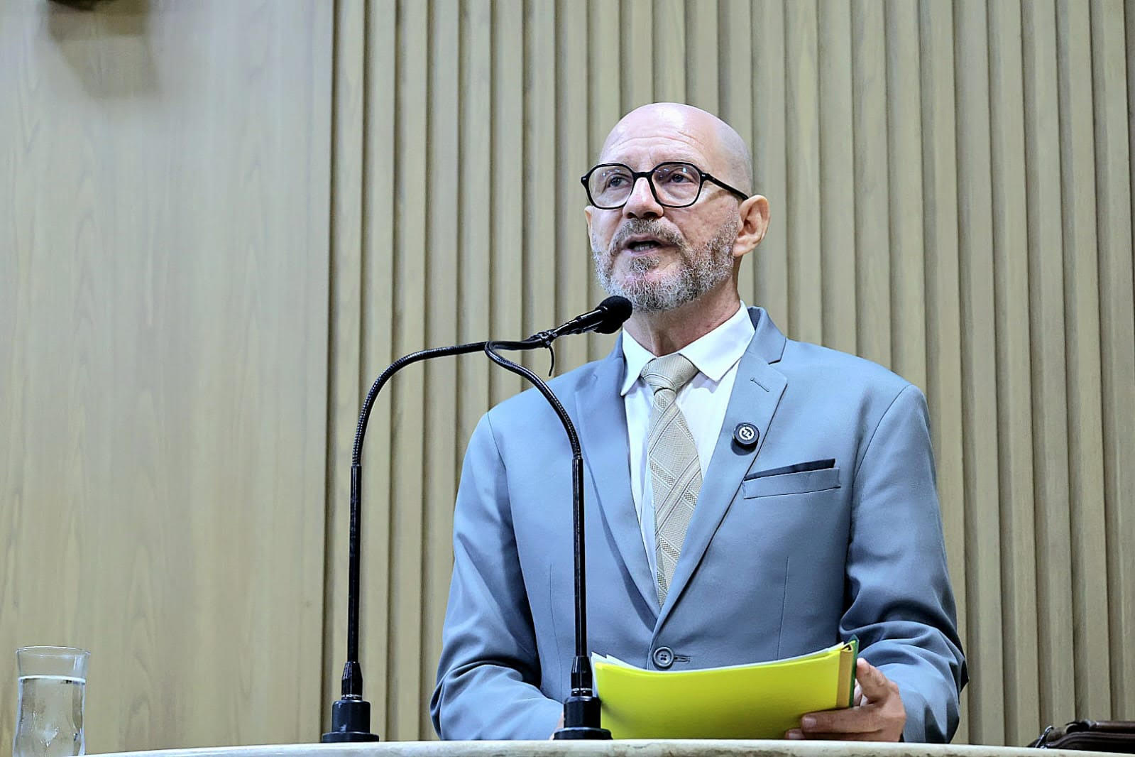 Tribuna Livre da CMA recebe presidente de associação que defende profissionais da saúde 