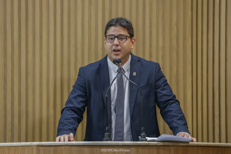 Elber Batalha comenta a realização de Tribuna Livre que homenageia Fisioterapeutas e Terapeutas Ocupacionais