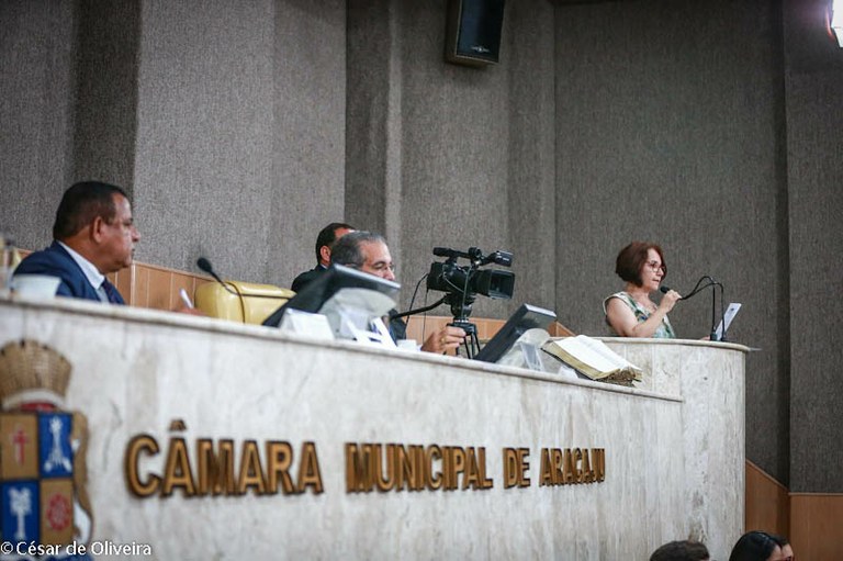 Tribuna Livre debate situação das bibliotecas públicas
