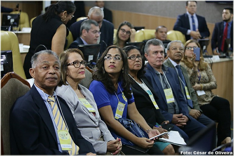 Tribuna Livre é ocupada por representantes do Conal