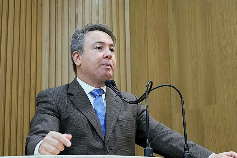 Tribuna Livre recebe diretor-técnico do Hospital de Cirurgia para prestação de contas das emendas impositivas 