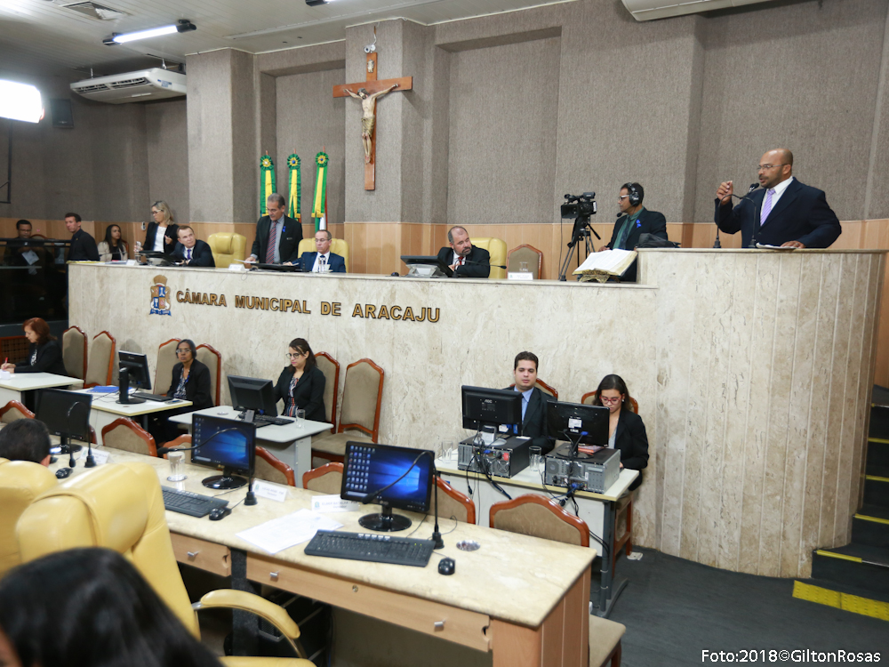 Tribuna Livre trata sobre regulamentação de serviço mototáxi 