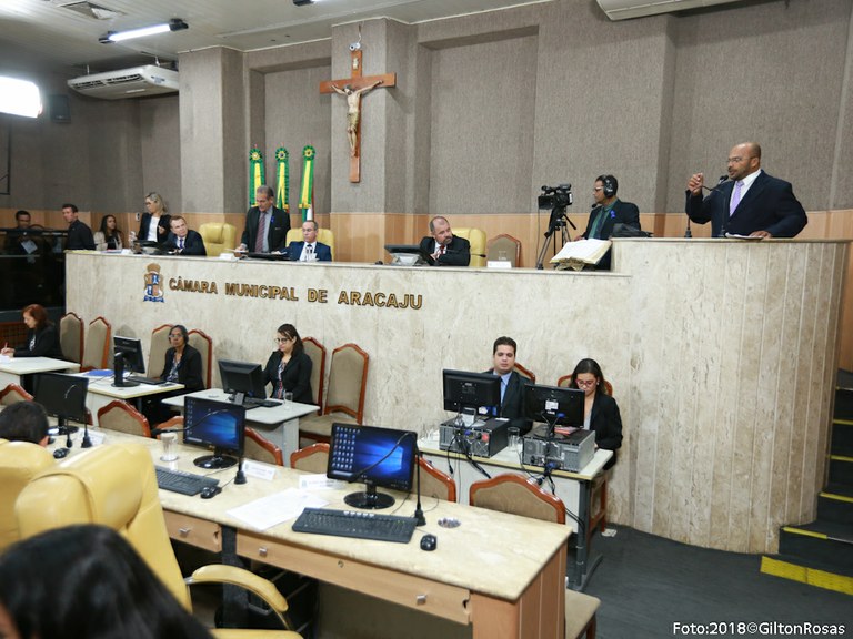 Tribuna Livre trata sobre regulamentação de serviço mototáxi 