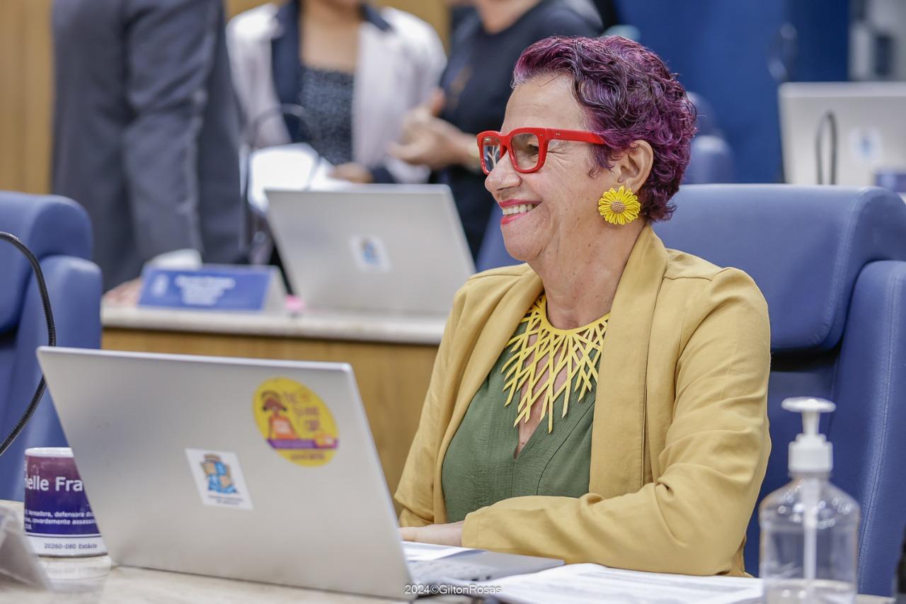 Último dia de inscrição para concurso da educação é destacado por vereadora Sonia Meire 