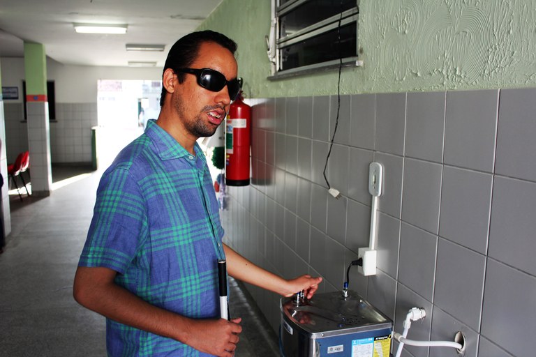 Unidade de saúde serve água de torneira a funcionários e pacientes